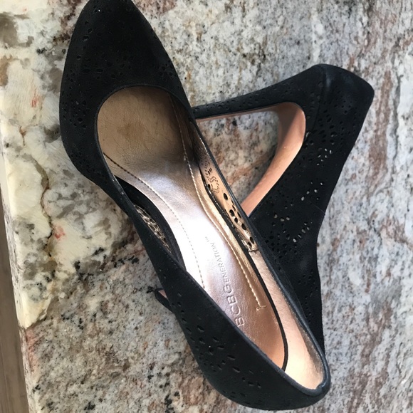 BCBG Generation perforated suede leather Pumps - Picture 4 of 4